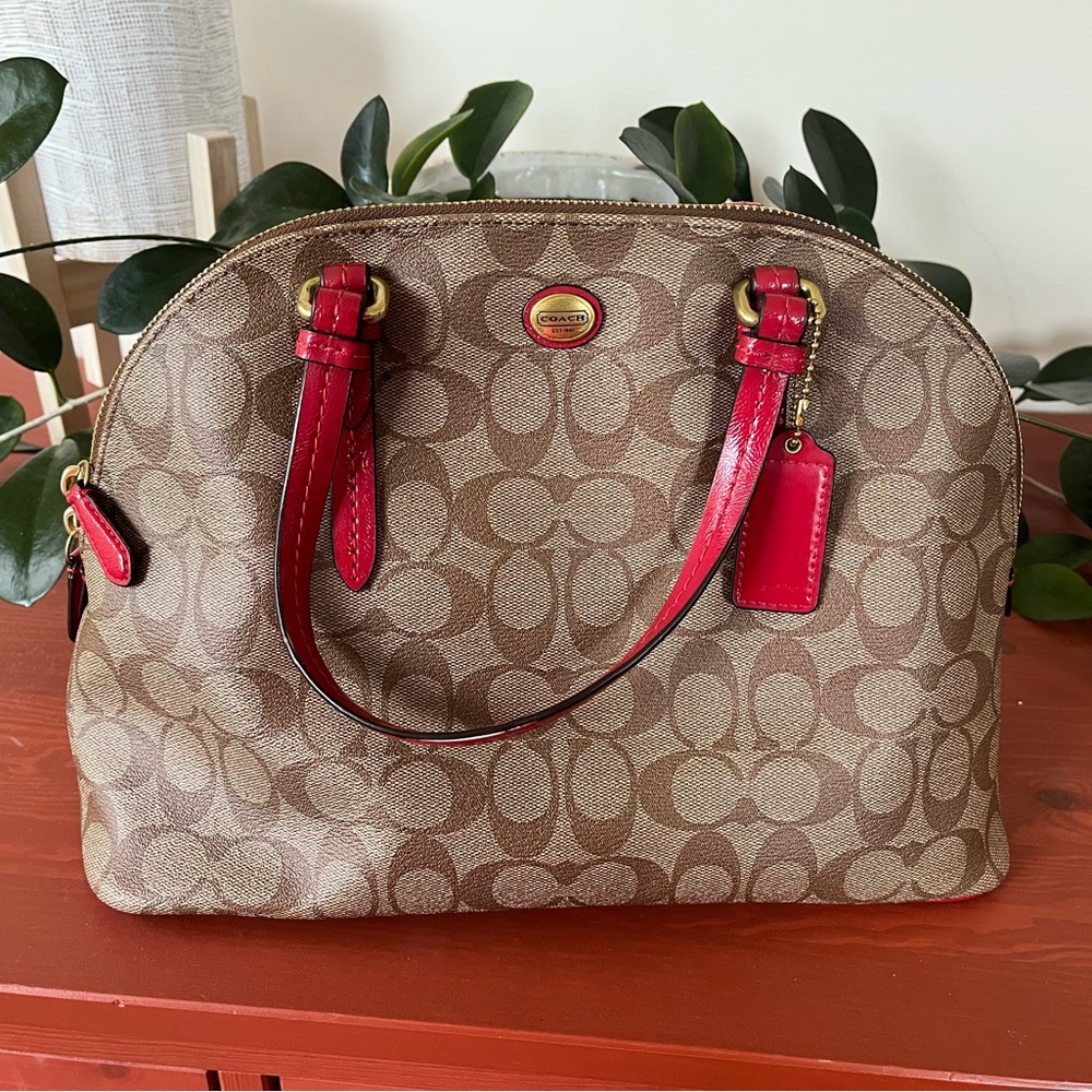 Coach logo crossbody hand bag with detachable crossbody strap. Like new.